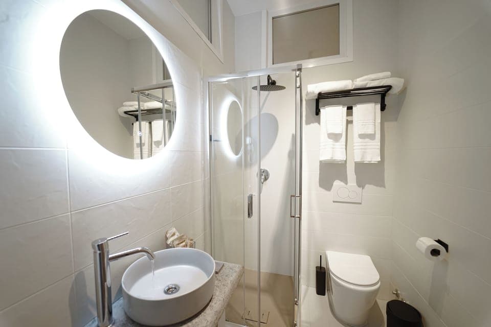 Double or Twin Room | Bathroom
