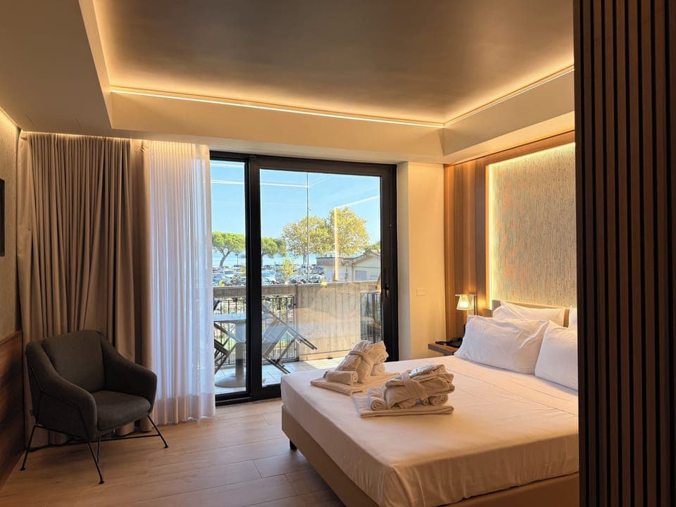 Executive Room, Tower | Premium bedding, down comforters, minibar, in-room safe