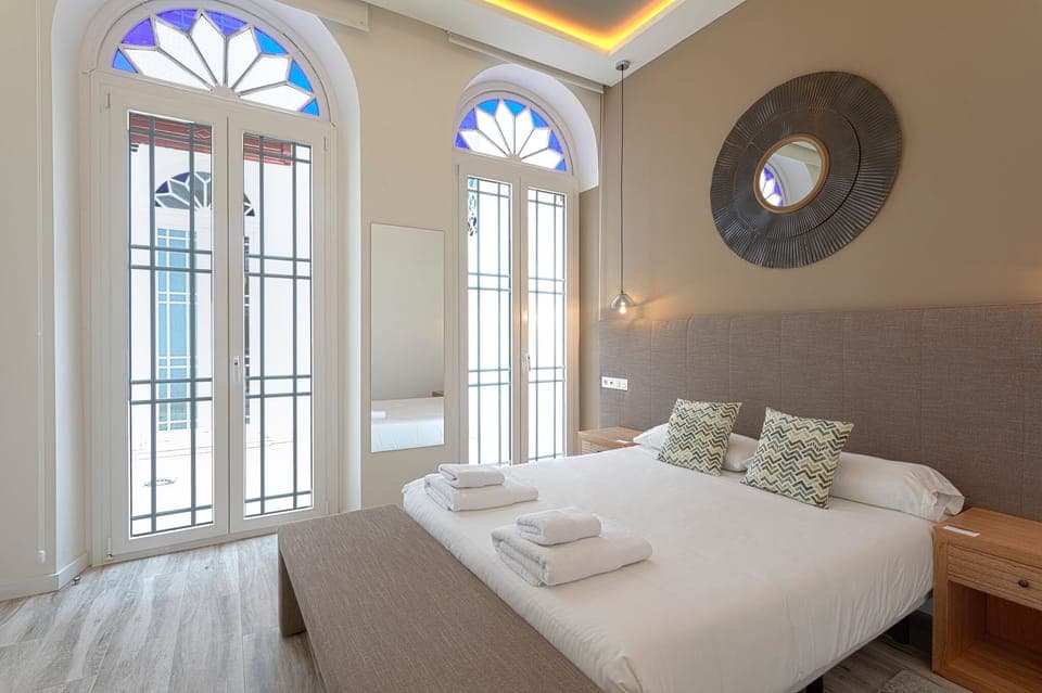 Grand Room | Soundproofing, iron/ironing board, cribs/infant beds, free WiFi