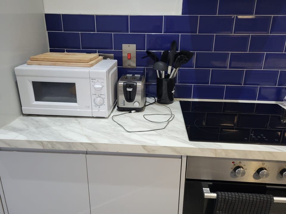 Apartment | Private kitchen | Electric kettle, toaster