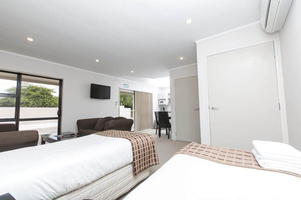 Blackout drapes, soundproofing, iron/ironing board, free WiFi