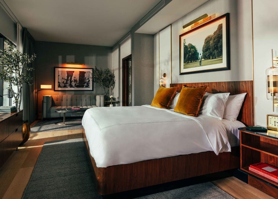 Hypo-allergenic bedding, minibar, in-room safe, desk