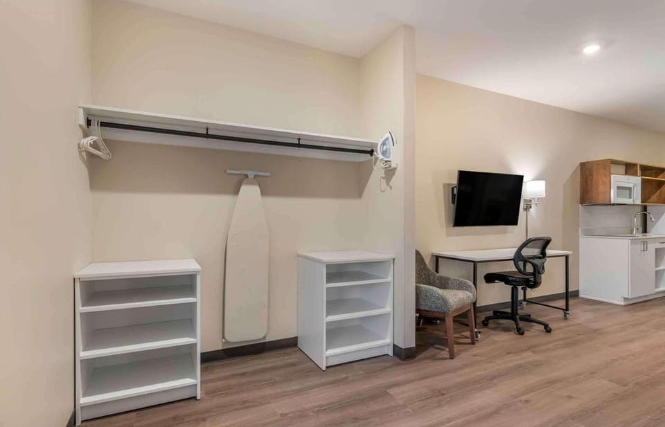 Premium Studio, 2 Queen Beds, Non Smoking, Refrigerator & Microwave | Iron/ironing board, free WiFi, bed sheets