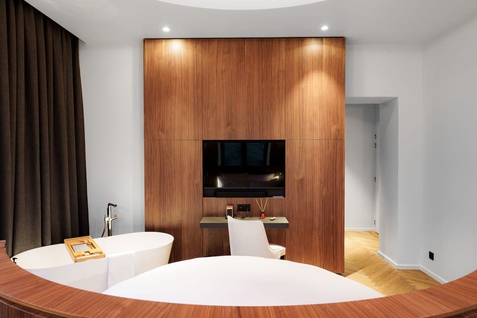 Luxury Suite | Premium bedding, soundproofing, iron/ironing board, free WiFi