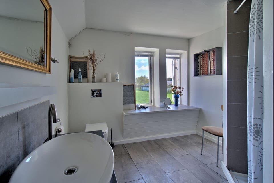 Family Studio | Bathroom