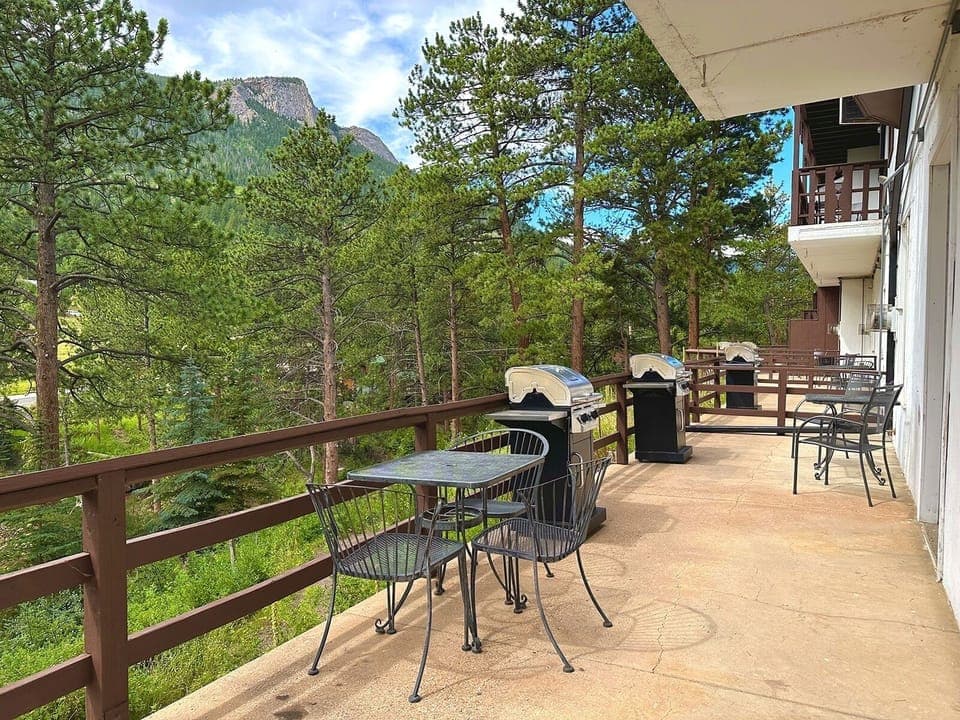 Studio | Outdoor dining