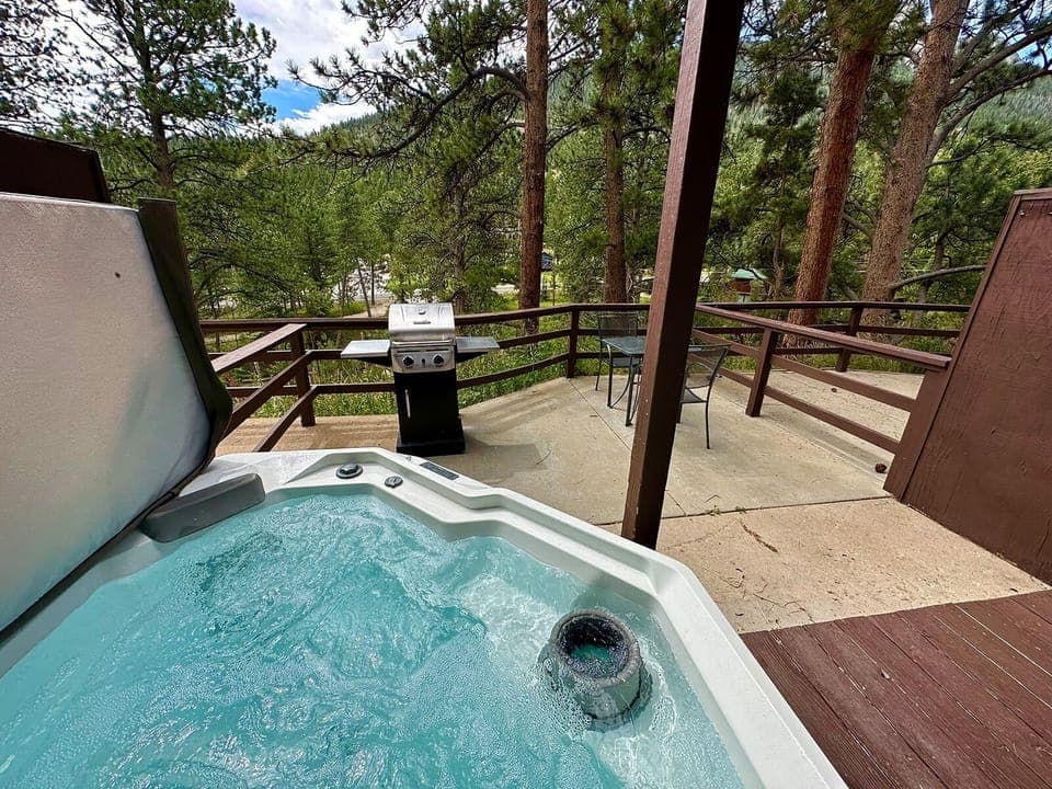Studio | Outdoor spa tub