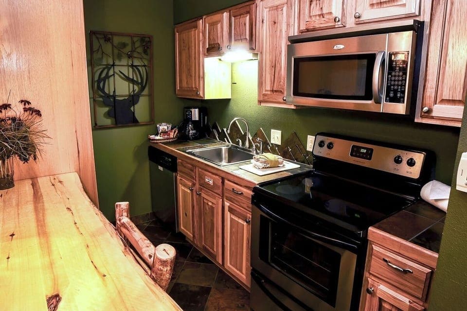 Condo, 1 Bedroom | Private kitchen | Oven, coffee/tea maker
