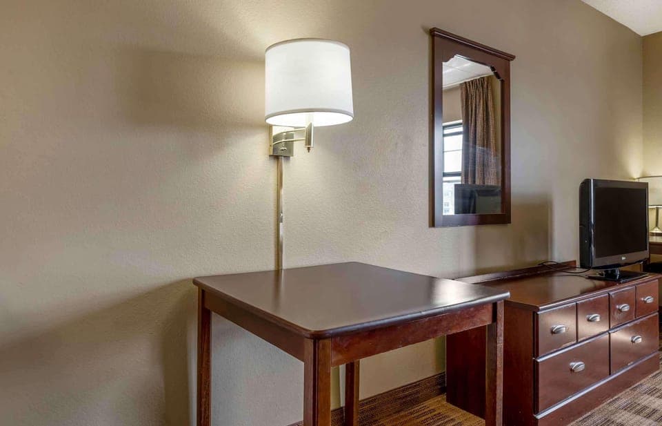 Studio, 1 Queen Bed, Accessible, Non Smoking | Desk, iron/ironing board, free WiFi, bed sheets