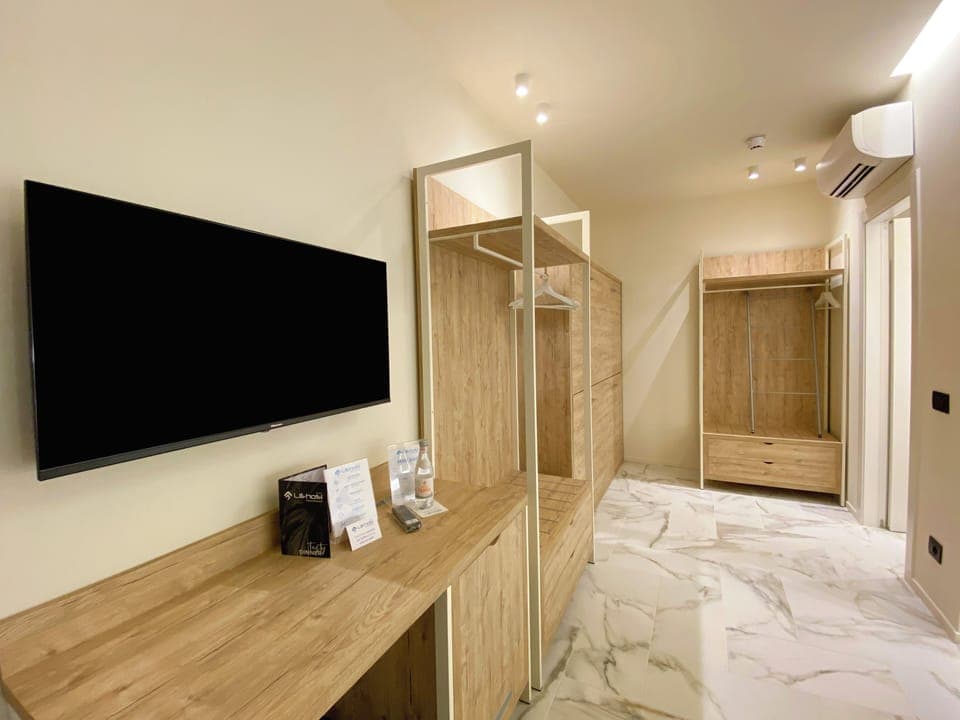 Dependance | Premium bedding, in-room safe, desk, blackout drapes