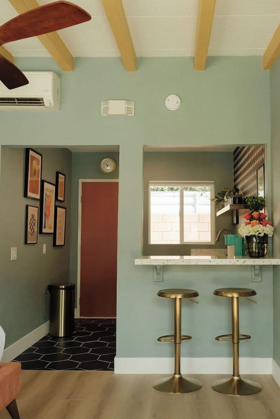 Laptop workspace, blackout drapes, iron/ironing board, free WiFi