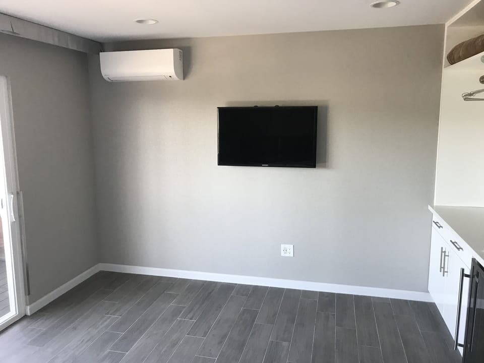 KP 1st Floor King by Pool | Premium bedding, down comforters, pillowtop beds, desk