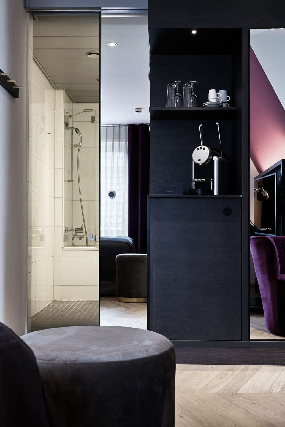 Standard Room, 1 Queen Bed | Hypo-allergenic bedding, minibar, in-room safe, desk