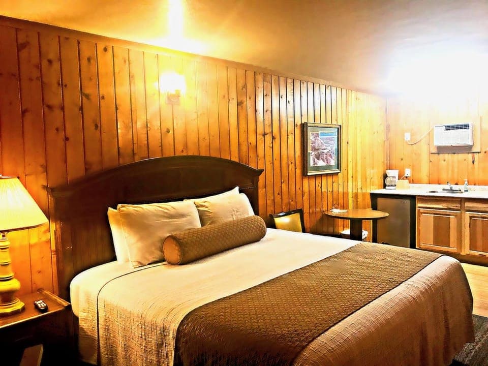 Individually decorated, iron/ironing board, free WiFi, bed sheets