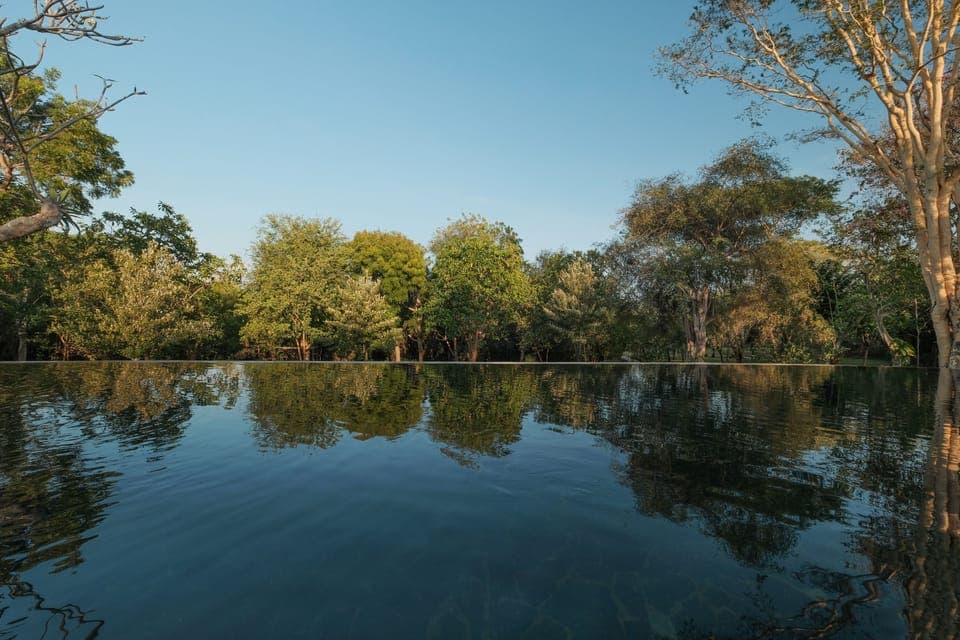 2 outdoor pools, sun loungers