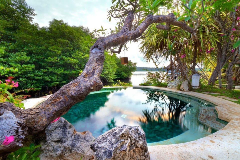 2 outdoor pools, sun loungers