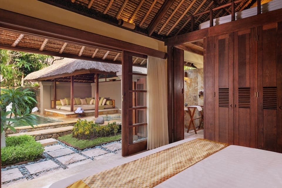 Courtyard Villa Private Hot Spring & Pool | Minibar, in-room safe, desk, soundproofing