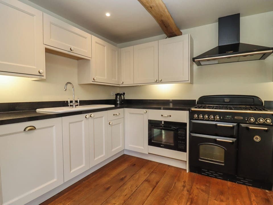 Cottage | Private kitchen | Fridge, dishwasher, electric kettle, toaster