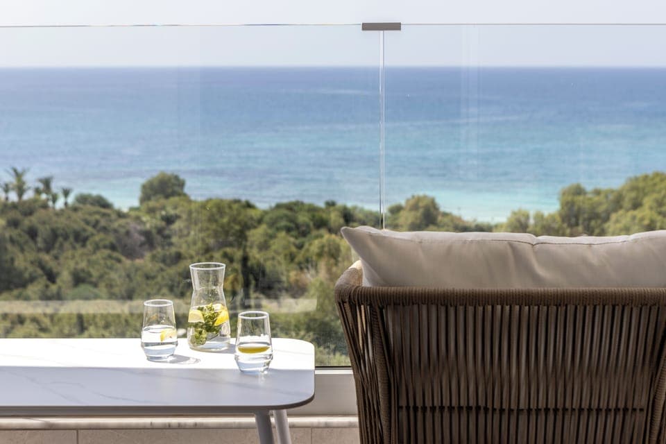 Deluxe Suite, Balcony, Sea View | Soundproofing, free cribs/infant beds, free WiFi, bed sheets