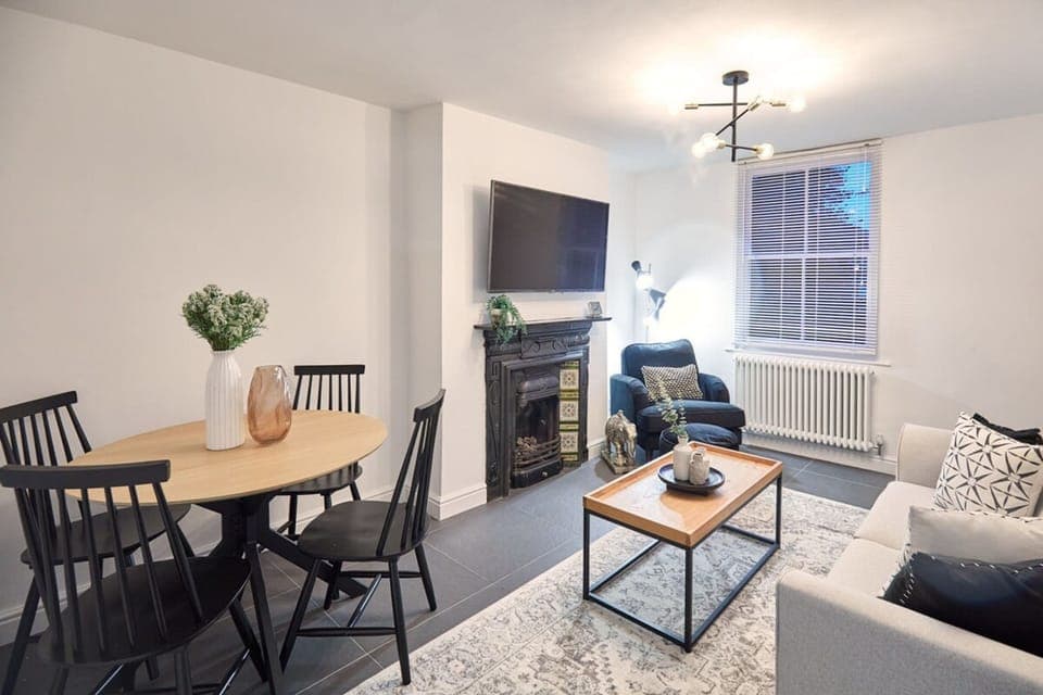 House | 2 bedrooms, desk, Internet