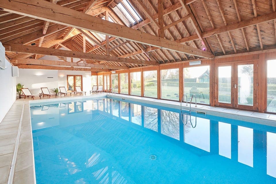 House | 7 bedrooms, desk