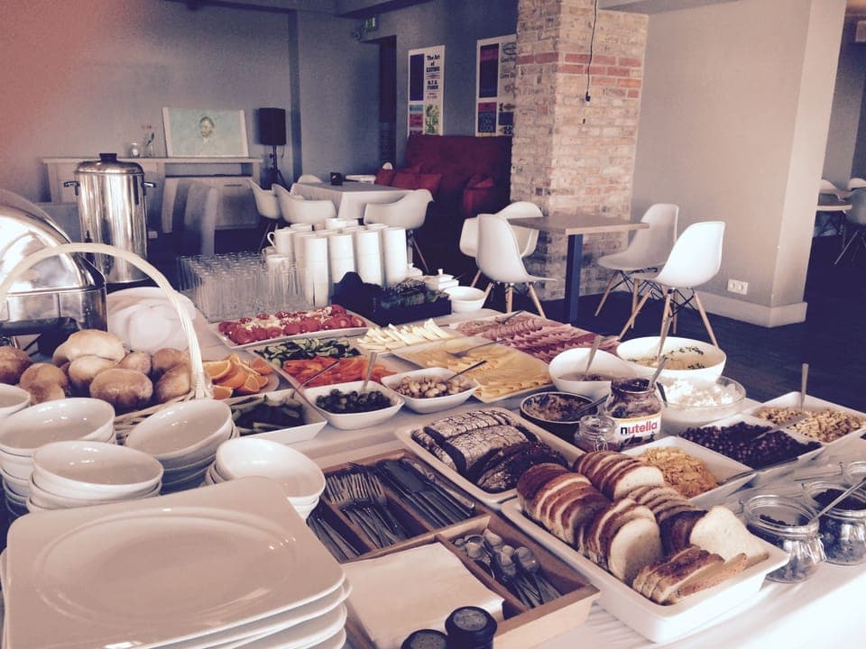 Daily buffet breakfast (PLN 65 per person)