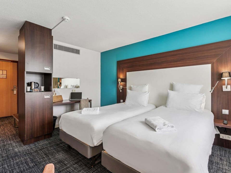 Classic Room, 2 Twin Beds | Premium bedding, minibar, desk, soundproofing