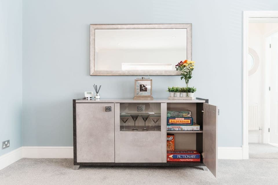 Luxury Apartment, 2 Bedrooms, Jetted Tub, Garden View | Living area | 40-inch Smart TV with digital channels