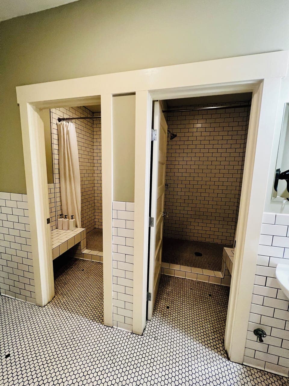 Standard Room, 1 Queen Bed, Shared Bathroom | Bathroom | Hair dryer, towels