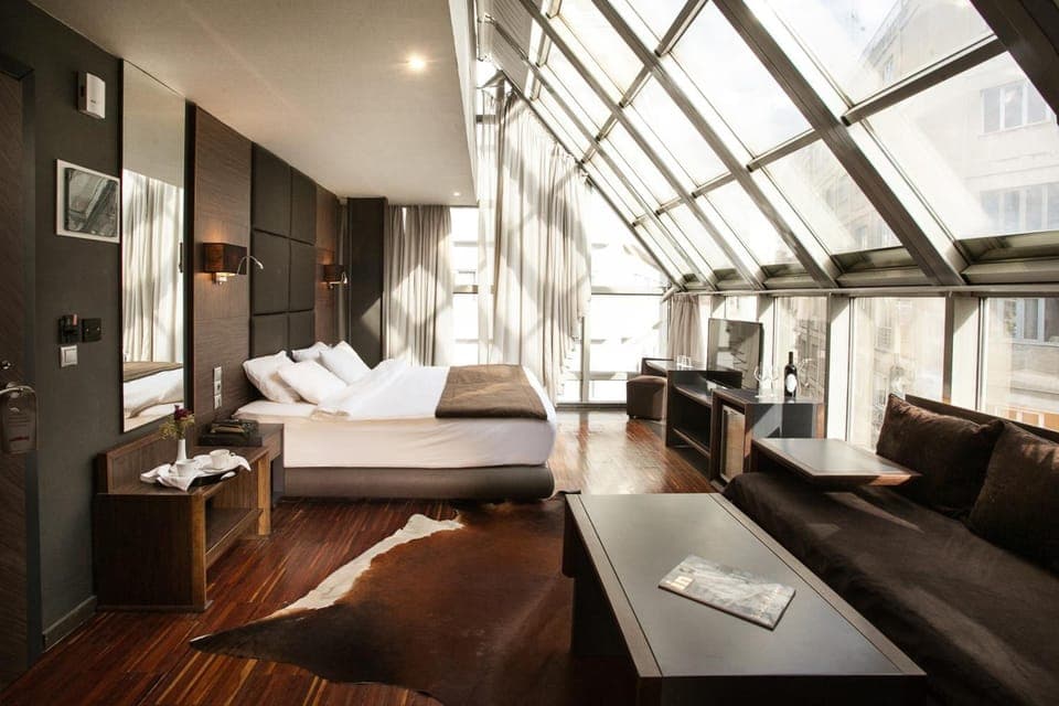 40-inch flat-screen TV with satellite channels, TV