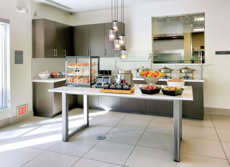 Daily to-go breakfast (USD 18.95 per person)