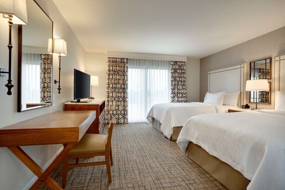 Premium bedding, in-room safe, desk, laptop workspace