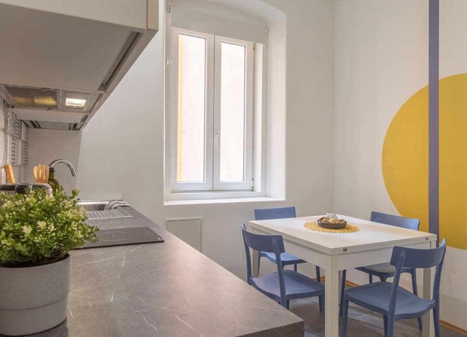 Basic Room, 1 Bedroom | In-room dining