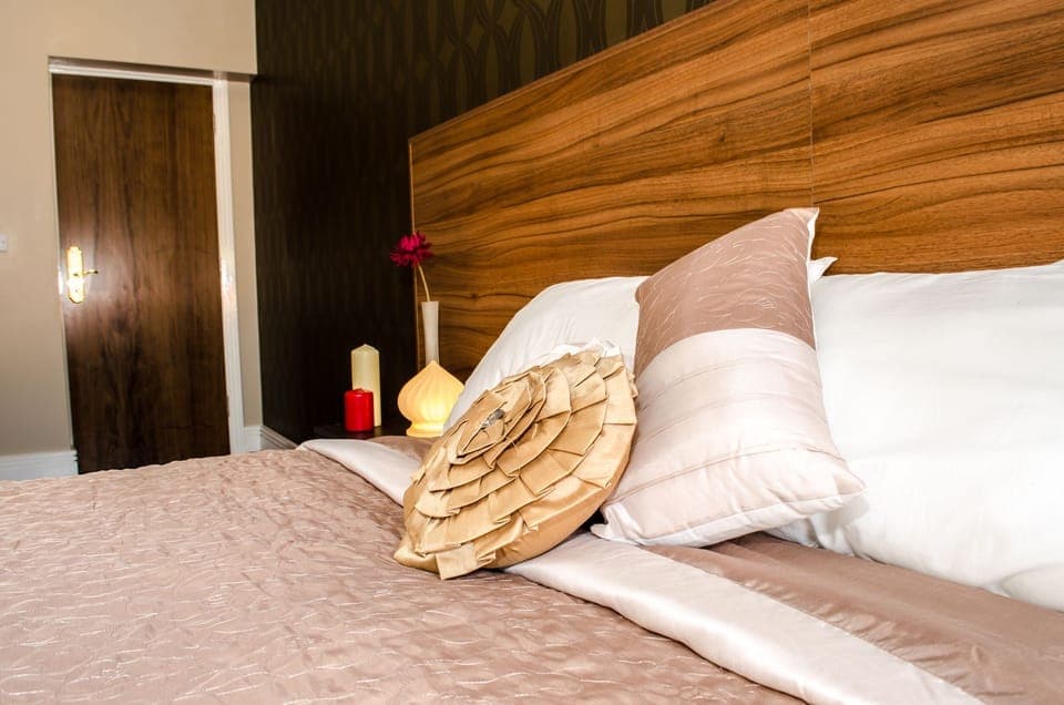 Standard Double Room, 1 Double Bed | Living area | Flat-screen TV