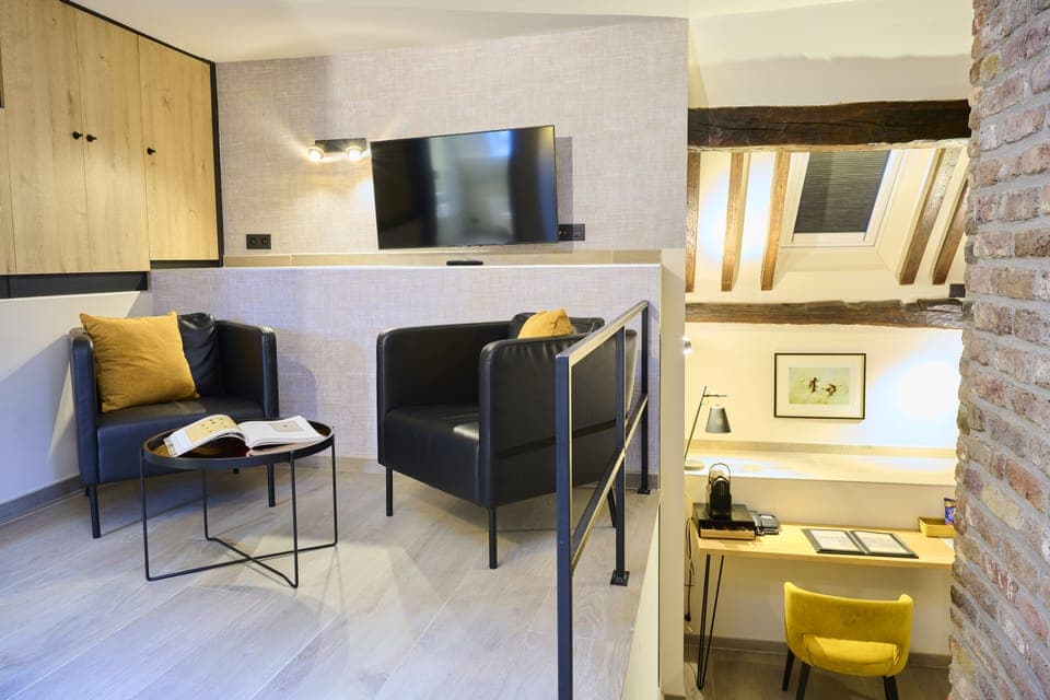 Superior Double Room | Living area | Flat-screen TV