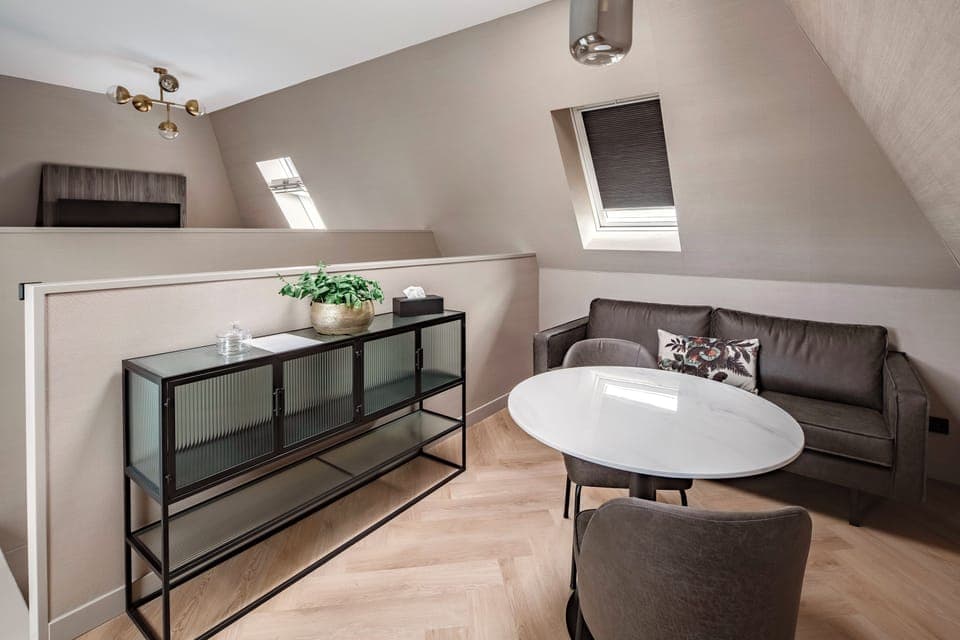 Executive Suite | 1 bedroom, in-room safe, desk, blackout drapes