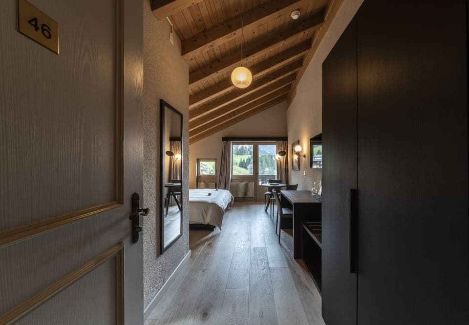 Superior Double Room, 1 King Bed, Balcony, Mountainside | Minibar, in-room safe, desk, blackout drapes