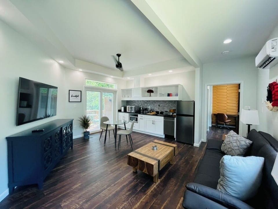Premium Apartment, 1 King Bed, Non Smoking, Garden View | Egyptian cotton sheets, premium bedding, memory foam beds