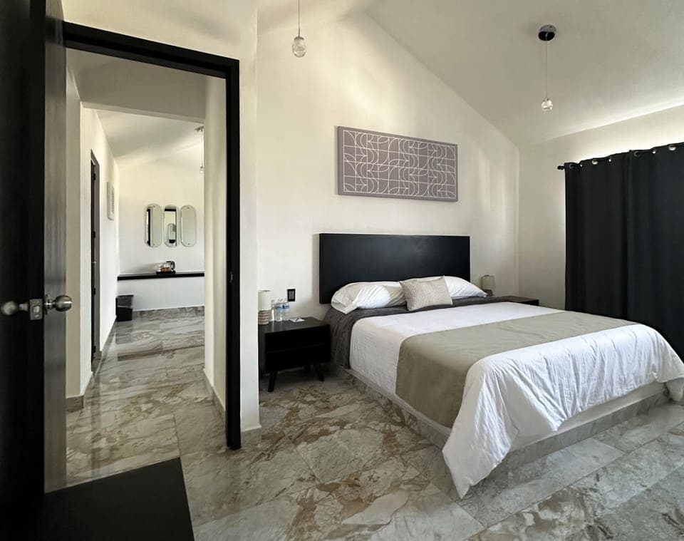 Premium Suite | Free WiFi, bed sheets