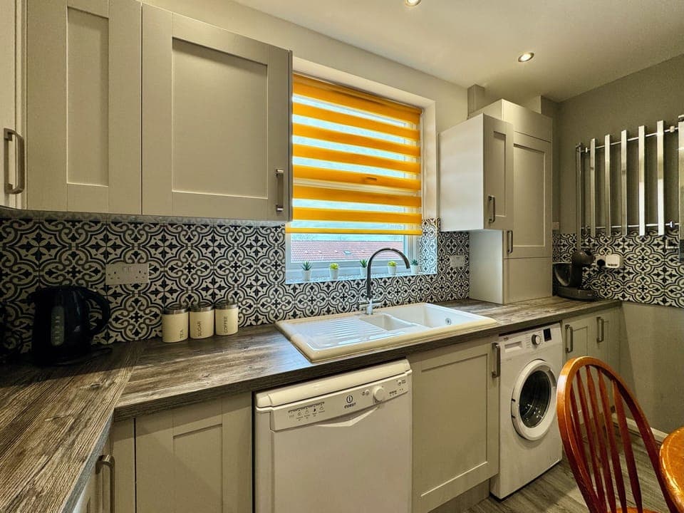 Family Townhome | Private kitchen | Electric kettle