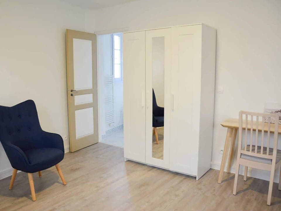 BELLE-ILE | Hypo-allergenic bedding, memory foam beds, individually furnished, desk