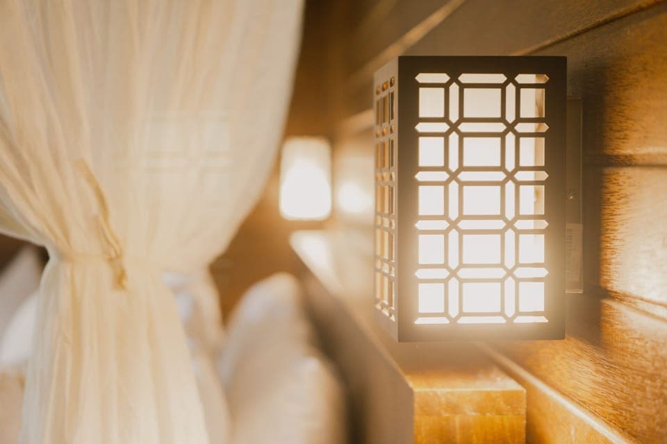 Deluxe Double Room | Desk, laptop workspace, bed sheets