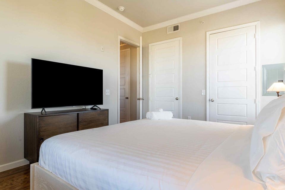 Superior Apartment | 1 bedroom, iron/ironing board, free WiFi