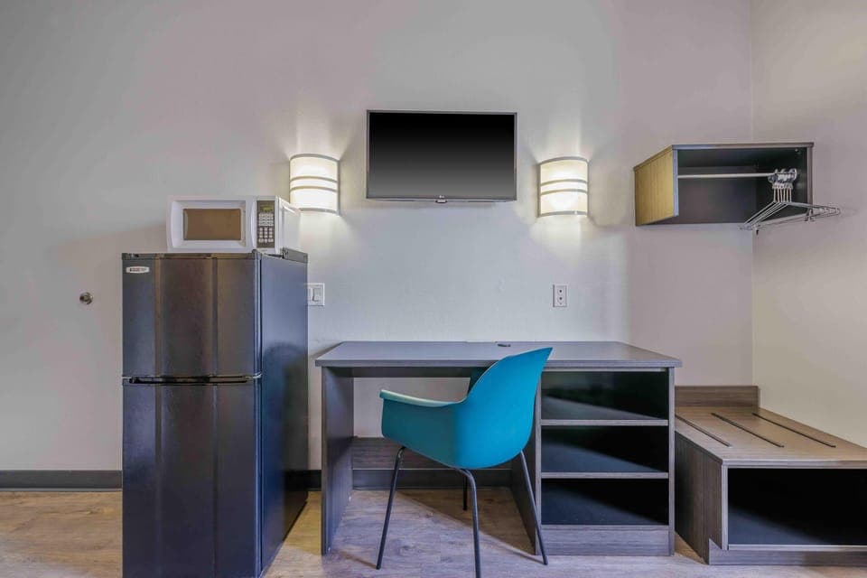 Desk, laptop workspace, blackout drapes, free WiFi