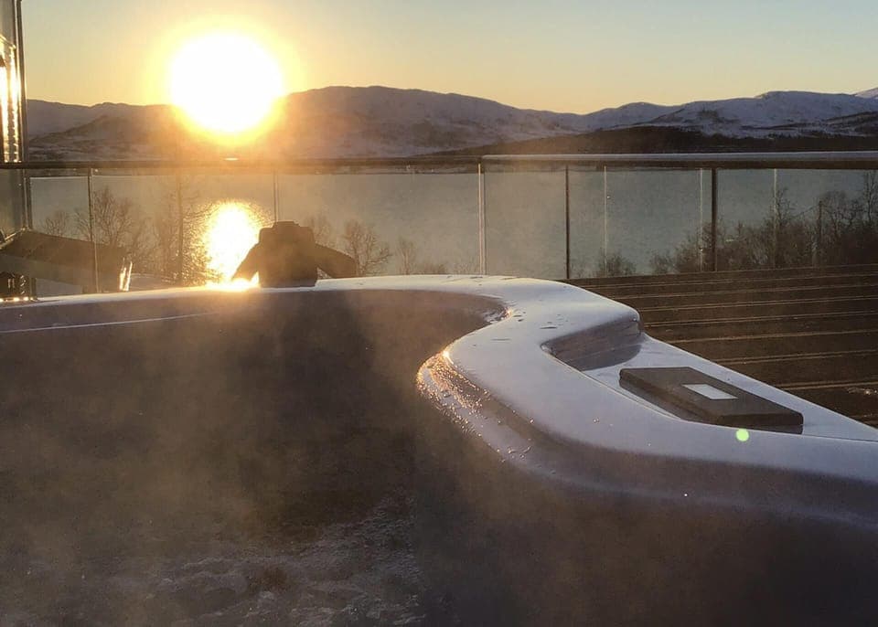 Studio | Outdoor spa tub