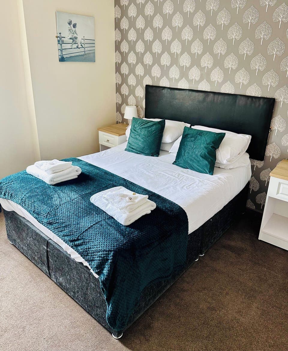 Double Room | Desk, blackout drapes, free WiFi, bed sheets