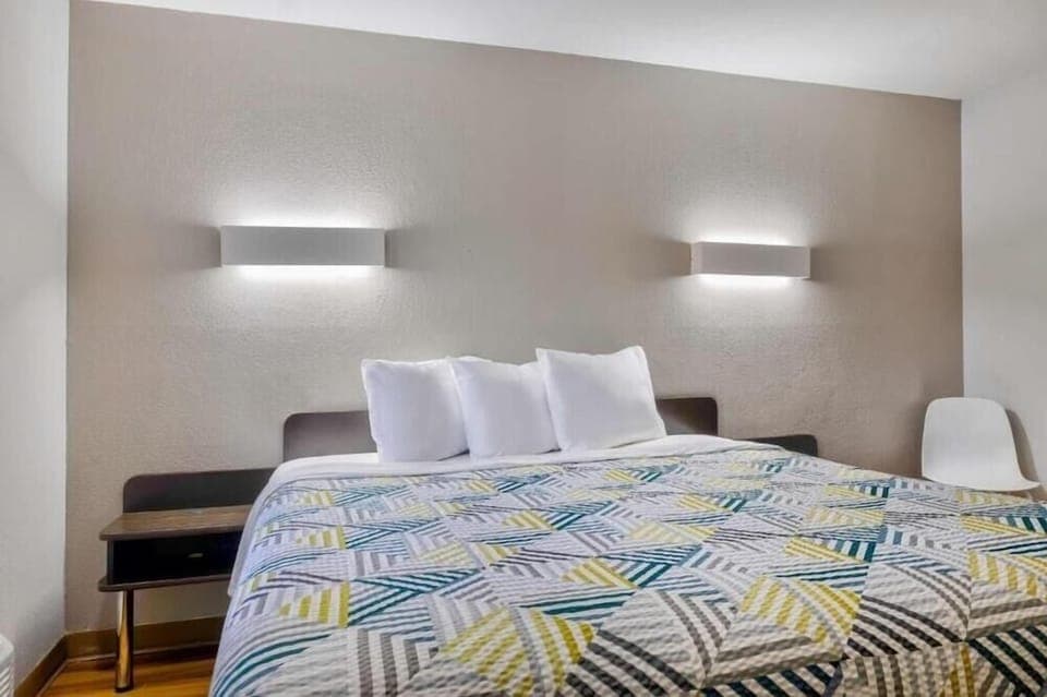 Desk, blackout drapes, free WiFi, bed sheets