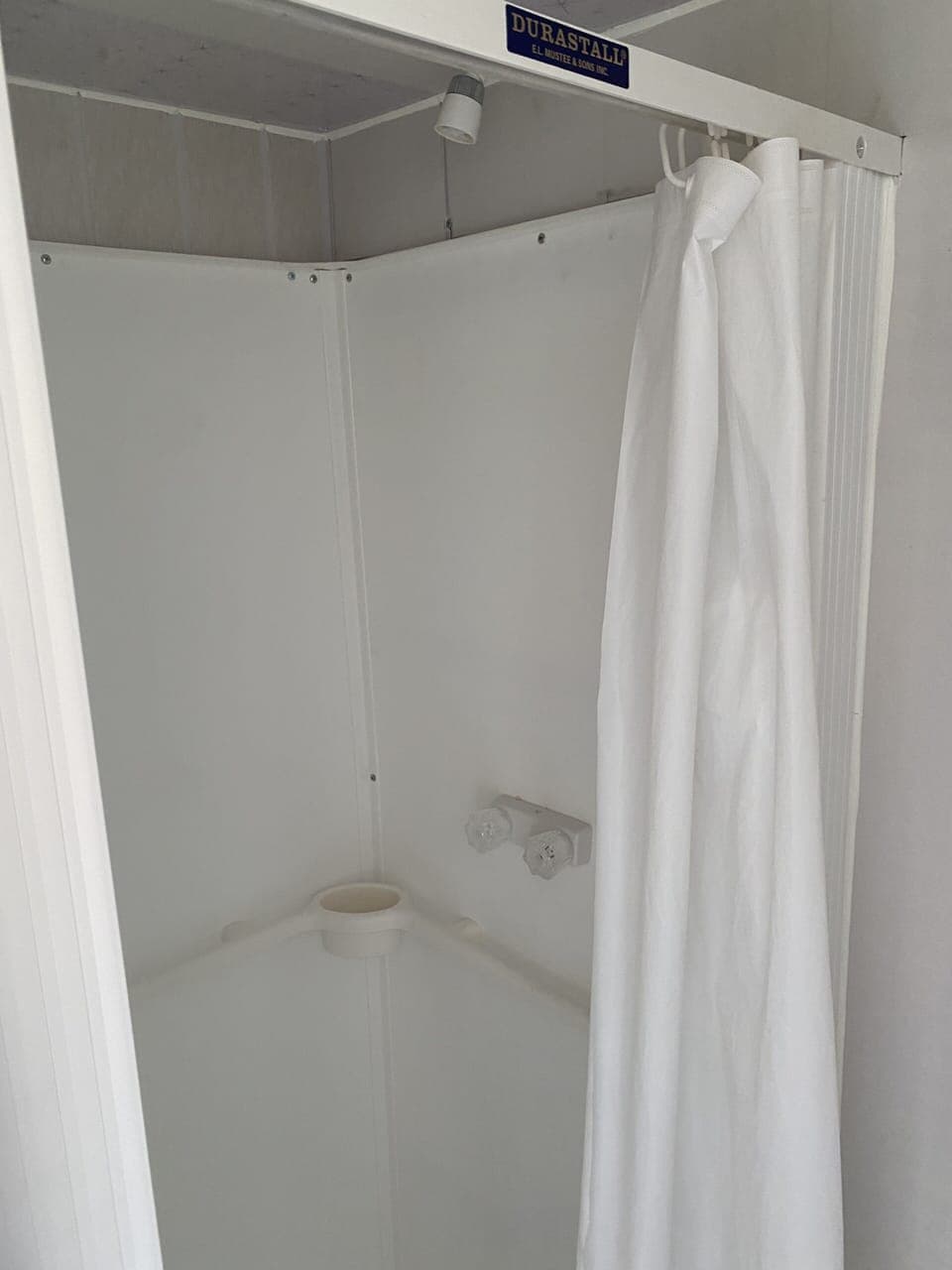 Comfort Room | Bathroom | Towels