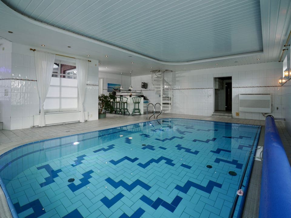 Pool Indoor