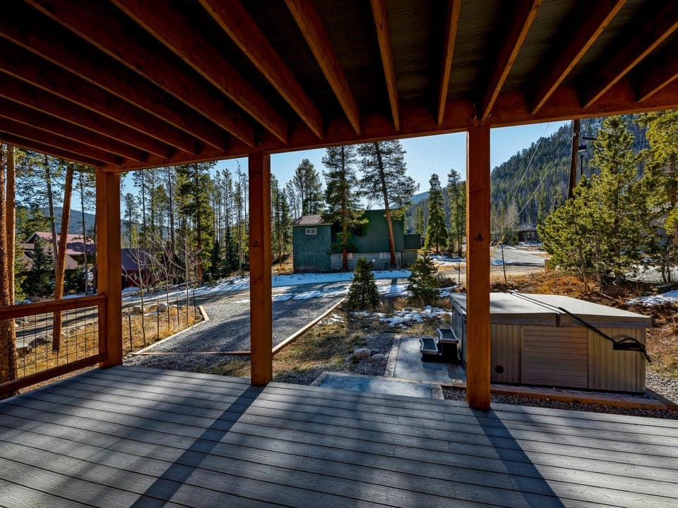 FS100 Patio with Private Hot Tub